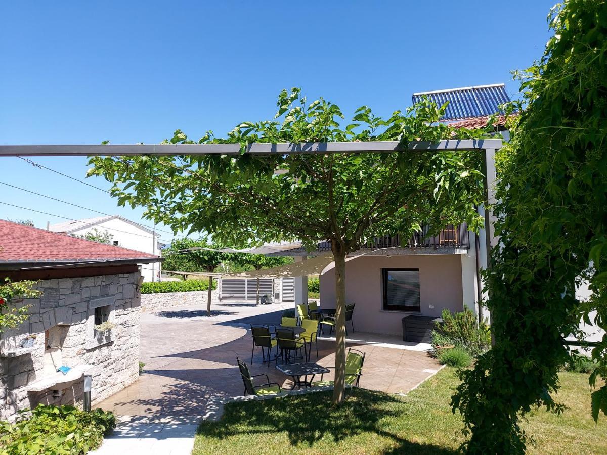 Guesthouse Pri Mihelovih Sežana Exteriör bild