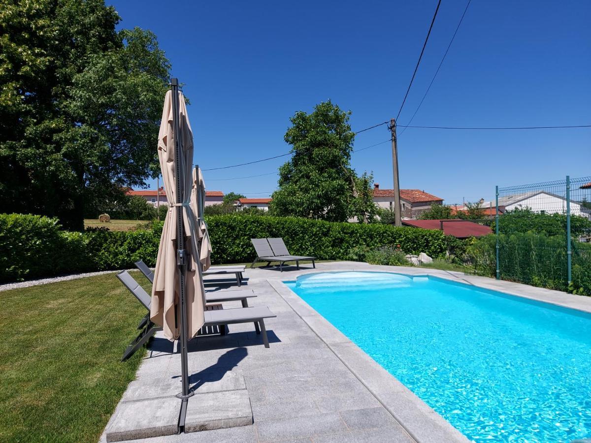 Guesthouse Pri Mihelovih Sežana Exteriör bild