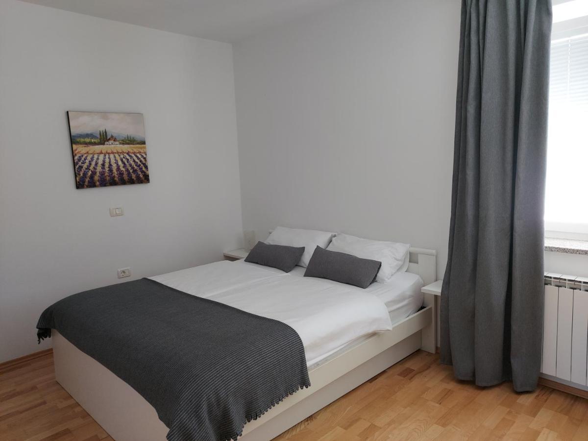 Guesthouse Pri Mihelovih Sežana Exteriör bild