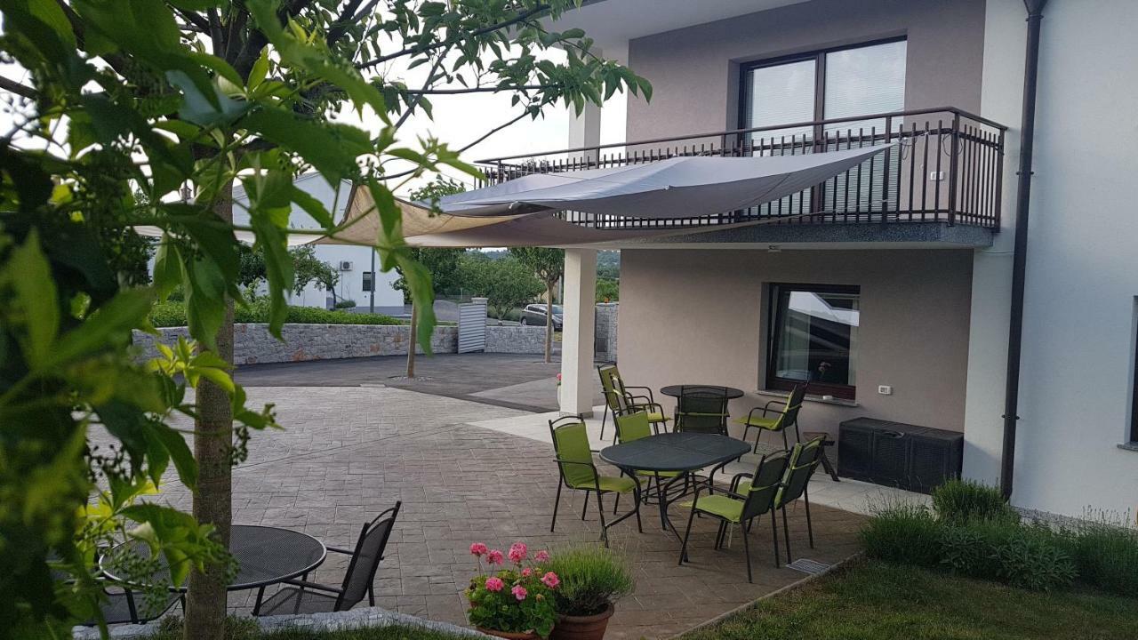 Guesthouse Pri Mihelovih Sežana Exteriör bild